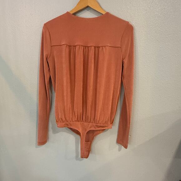 Free People Intimately Long Sleeve Turnt Bodysuit V Neck Size Med Ginger Spice - Picture 5 of 5